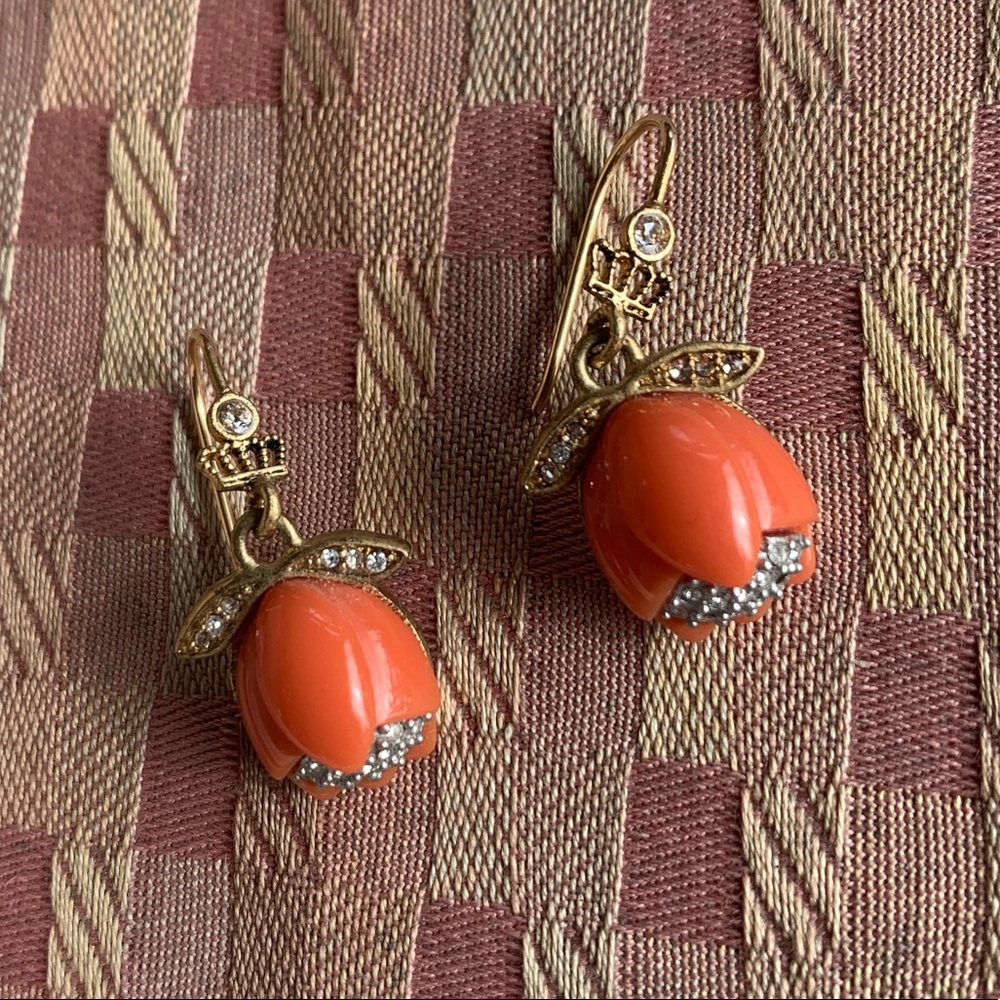 Adorable Juicy Couture Good Tone Flower Earrings With Rhinestones